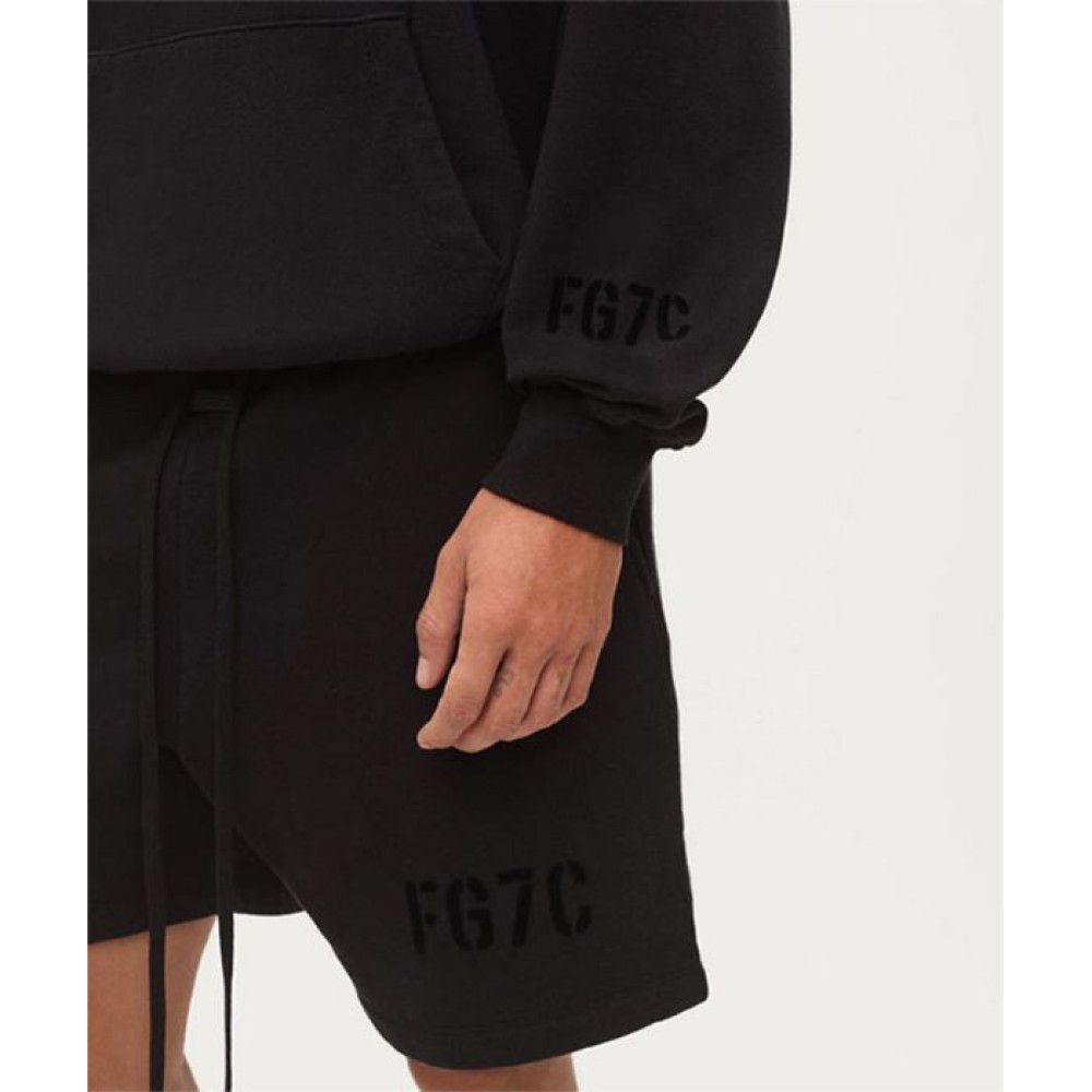 ESSENTIALS 7C SHORTS